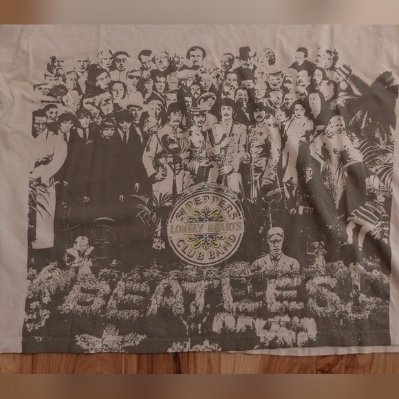 The Beatles 2006 Sgt. Pepper's Lonely Hearts Club Band t-shirt - Picture 2 of 7